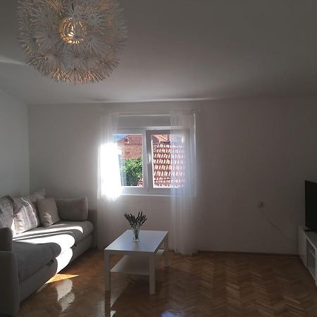 Centre Apartment Bozava Luaran gambar