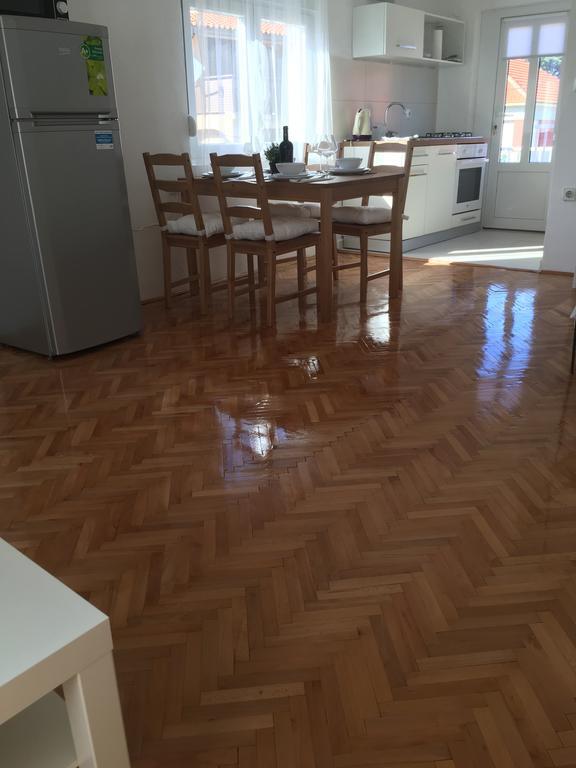 Centre Apartment Bozava Luaran gambar