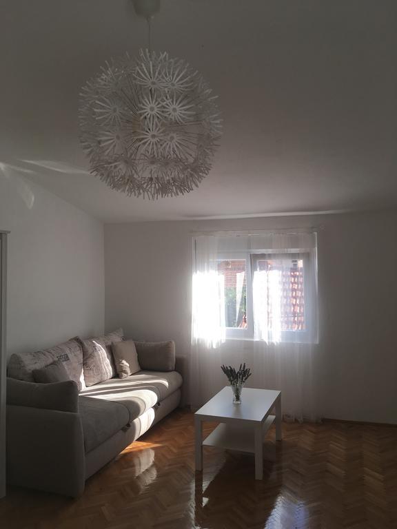 Centre Apartment Bozava Luaran gambar